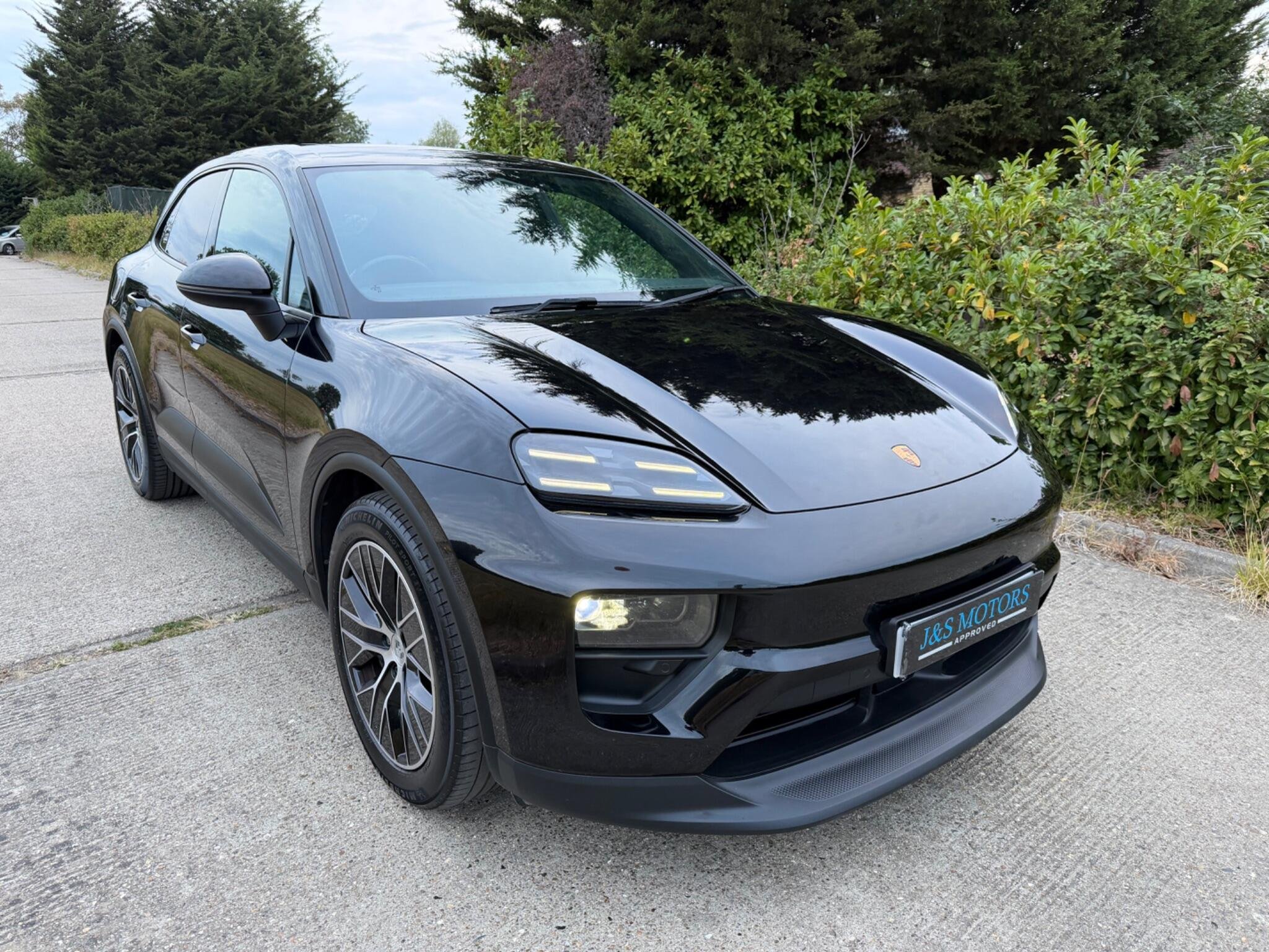 2024 PORSCHE MACAN